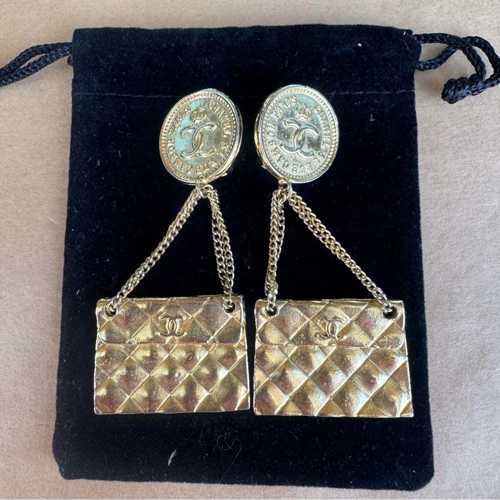 Coco Chanel Vintage Gold Metal CC Coin and Quilted Flap Bag Drop Earrings 1993 - Picture 5 of 12